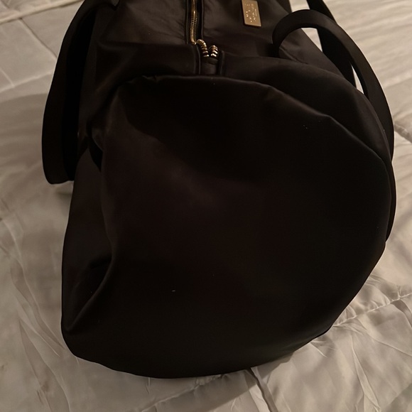 Good girl satin weekend bag 13 by20 by Carolina Herrera  weekend bag euc - Picture 5 of 7